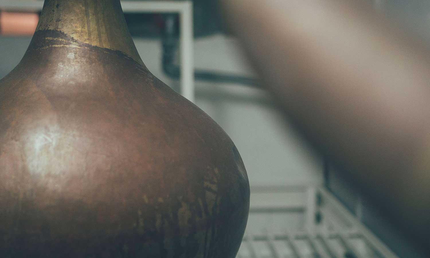 Las barricas en las que se almacena el Vermut San Bernabé